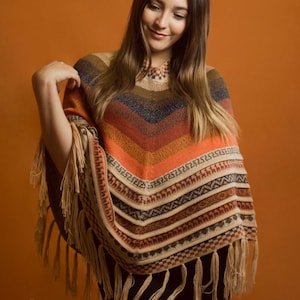 Poncho in lana di alpaca reale fatto a mano / design peruviano