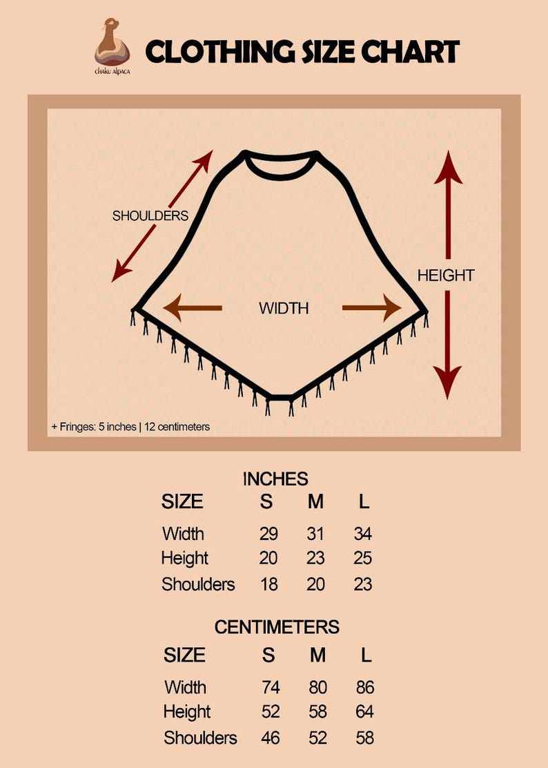 Pu&ograve; includere: Tabella delle taglie di abbigliamento con misure in pollici e centimetri. La tabella include le misure di larghezza, altezza e spalle per le taglie S, M e L. L'immagine mostra un capo in stile poncho con una frangia di 12 centimetri.