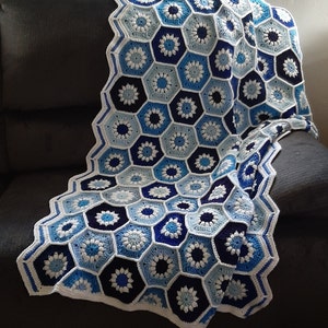 Blue flower afghan blanket, crochet hexagon granny style throw, twin size