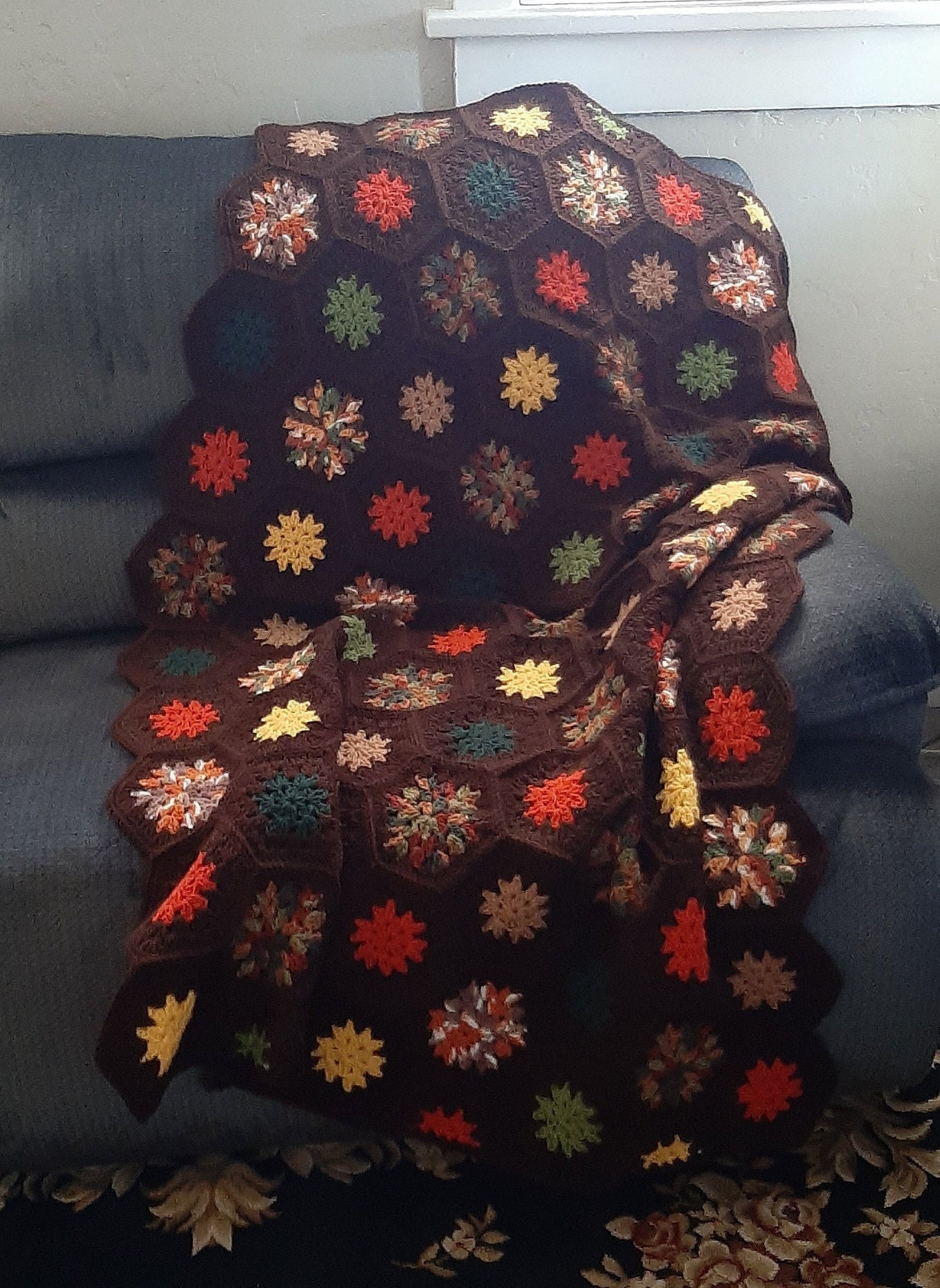 Jeté Hexagone Crocheté Main – Mandala Corail, Crème, Beige, Marron – 54x58 Pouces
