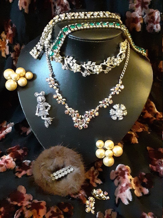 Vintage costume Jewellery 1930s - 1970s Christmas