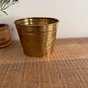 Vintage Brass Embossed Leaves grapes round planter