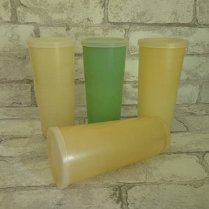 Vintage Tupperware plastic tumblers  with lids 107-40 - FREE SHIPPING
