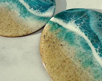Getränkeuntersetzer Resin 10 cm – Ostsee Petrol mit Sand | Handmade