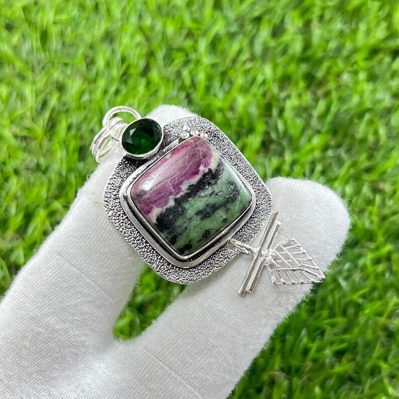 Ruby Zoisite Gemstone Pendant 925 Sterling Silver Pendant Antiqu Ruby Zoisite Gemstone Pendant 925 Sterling Silver Pendant Antiqu