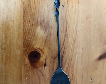 Espátula de hierro forjado a mano - perfecto para los utensilios de cocina de hierro fundido / barbacoa