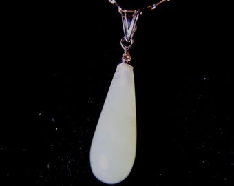 14K Solid White GoldJade &quot;Teardrop&quot; Pendant w/ 1 round Natural Diamond 0.02 F VS1
