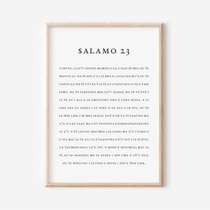 Może przedstawiać: Drukowana grafika ścienna przedstawiająca 23. Psalm w języku samoańskim. Tekst jest wydrukowany czarną czcionką na białym tle.