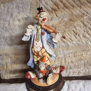 Verzamelbeeldje van een clown met aap, Leonardo Collectie, vintage circusclown