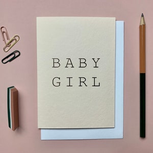 Tarjeta rosa para niña, Tarjeta para recién nacido, Tarjeta para bebé impresa a mano, Tarjeta para niña hecha a mano, Comodín, Tarjeta rosa para bebé, Tarjeta para bebé con lámina, Baby shower