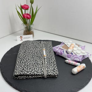 Tampontasche Leoprint/Hygienetäschchen/Reiseapotheke/Medikamententasche/Binden Tasche /Slipeinlagen Tasche/Slipeinlagen Aufbewahrung