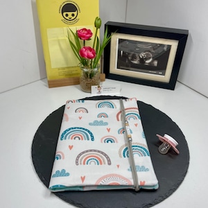 UHeft Hülle Regenbogen /Uheft Hülle Stoff personalisierbar/Geschenk Geburt/Vorsorgeheft Hülle/Gesundheitsheft Schweiz Hülle/Babygeschenk