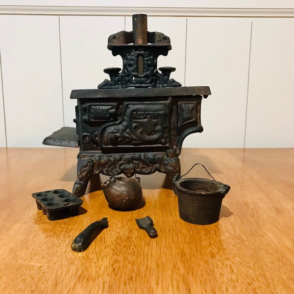 Crescent Cast Iron Miniature Stove, Salesman Sample, with Kettle, Pot, Spatula, Muffin Pan, & other accessories