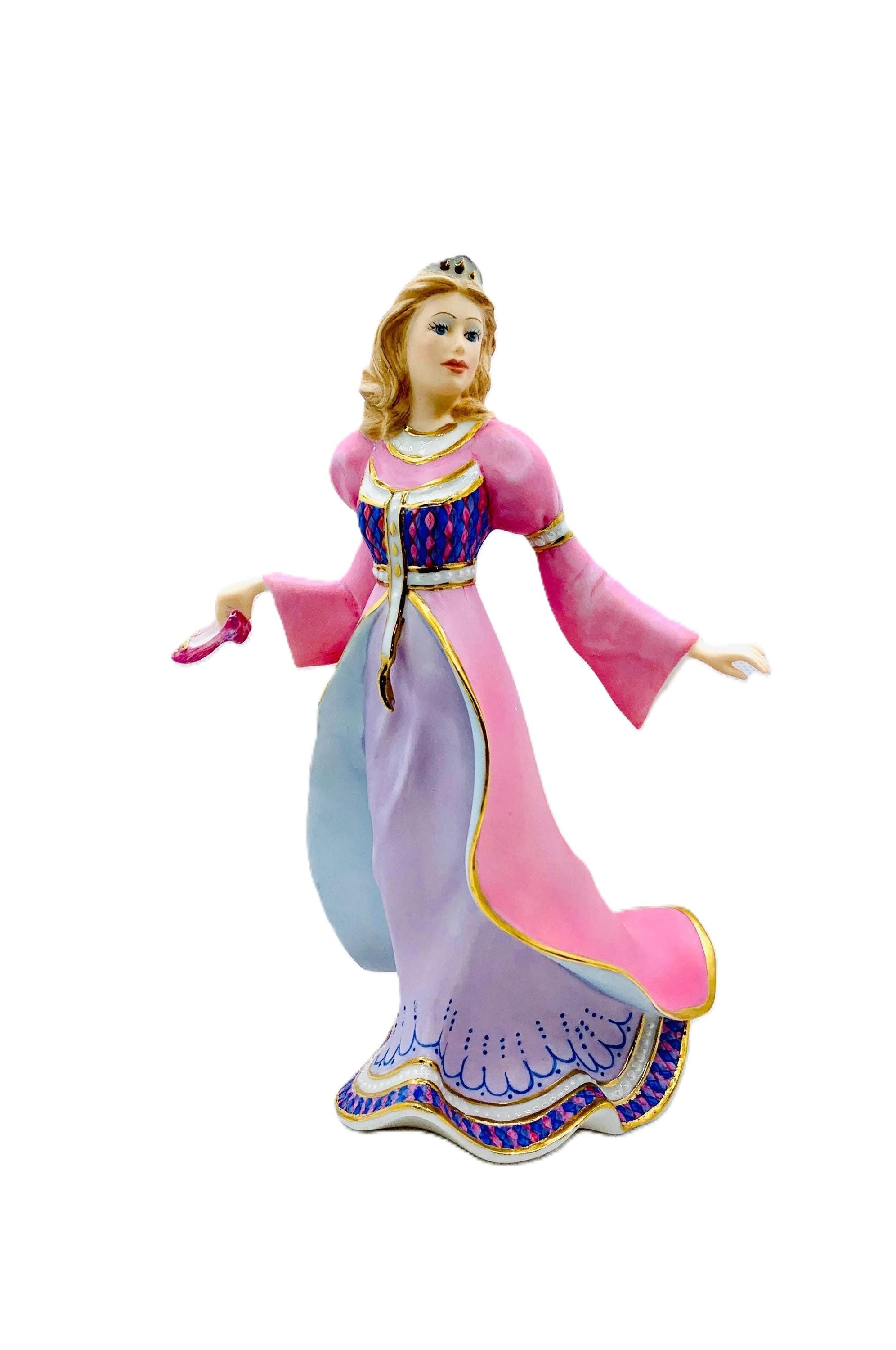 レノックス 眠れる森の美女人形 The Legedary princesses Amazon.co.jp: ディズニー マレフィセントとオーロラ姫、眠れる