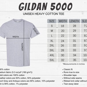Op de afbeelding: Een grijs Gildan 5000 unisex zwaar katoenen T-shirt met een maattabel die de afmetingen in inches laat zien voor maten S tot en met 5XL. De tabel toont breedte, lengte en mouwlengte.