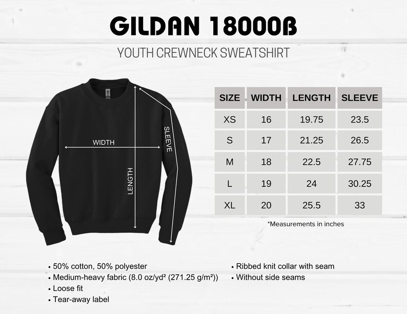 Op de afbeelding: Zwart Gildan 18000B jeugd crewneck sweatshirt met maattabel die breedte, lengte en mouwlengte in inches aangeeft. Het sweatshirt is gemaakt van 50% katoen en 50% polyester.