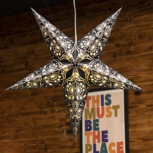 Lanterna a forma di stella di carta / Natale in bianco e nero / Paralume a forma di stella scandinava / Luce a forma di stella di carta / Decorazione per finestre di Natale / Paralume fatto a mano