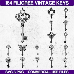 Peut inclure: Une collection de 164 clés vintage en filigrane noir, présentées sur un fond texturé blanc cassé. Les clés présentent divers motifs ornés, notamment des formes florales, papillon et cœur. L'image comprend le texte "164 FILIGREE VINTAGE KEYS" et "SVG & PNG - COMMERCIAL USE FILES."