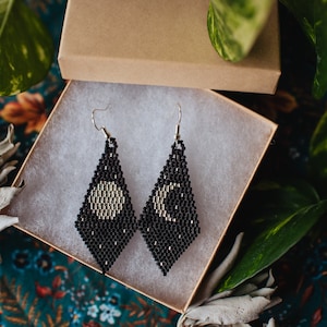 Pendientes de fase lunar / Pendientes hechos por nativos Anishinaabe / Pendientes hechos a mano / Pendientes de cuentas tejidas a mano / Ode&#39;imin y Sage