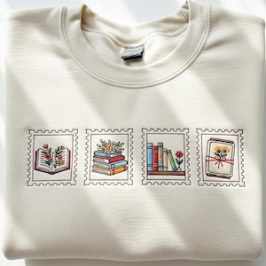Camiseta bordada con sello para amantes de los libros, camisa con sello literario, regalos para amantes de la lectura, buen día para leer, bibliotecario de verano para amantes de los libros