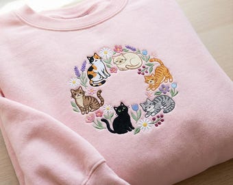 Blommig kattbroderad tröja, söt kattkrans Cottagecore-design, kattälskarepresent
