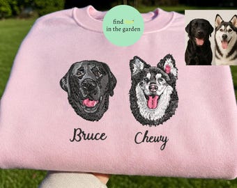 犬の顔が2つ刺繍されたカスタムスウェットシャツ、写真からパーソナライズされたペットのポートレートシャツ、犬のお母さんお父さんへのギフト、ペット愛好家のためのカスタムクルーネック