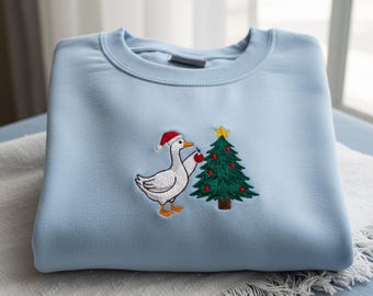 Chemise brodée Noël canard drôle, t-shirt canard mignon Noël, pull canard et arbre de Noël, chemise canard des vacances, cadeau de Noël ferme drôle