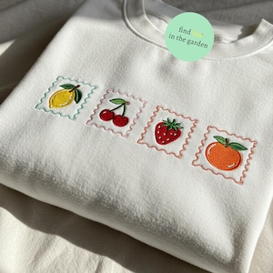 Camisa bordada con sello de frutas de verano, camiseta con estampado vintage, camiseta de mercado de agricultores estilo cottagecore, regalo de jardinería para ella, top estético
