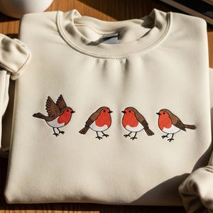 Robin Bird Embroidered T-Shirt Cute Bird Lover Nature Shirt Garden Wildlife Birder Gift Animal Lover Tee Vintage Birdwatching Sweatshirt