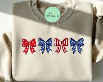 Camiseta Coquette USA com laço bordado, vermelha, branca e azul, para o 4 de julho, camiseta patriótica feminina, presente de verão com a bandeira americana para ela.
