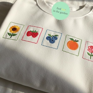 Camisa bordada con estampado floral de verano, camiseta vintage con franqueo floral, top con estética de jardín cottagecore, camiseta botánica de regalo para ella