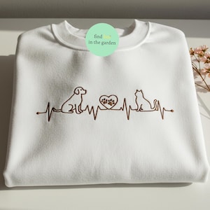 Custom Vet Tech Portrait Shirt, Embroidered Outline Veterinary Sweatshirt, Veterinary Student Graduation Gift, Animal Tech Crewneck for Her