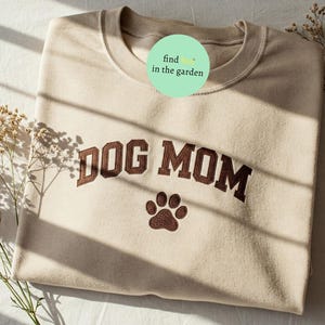 EMBROIDERED Dog Mom with name sleeve design Sweatshirt, Dog Mama Crewneck, Aesthetic Style Sweater, Dog Parent hoodie Dog Lover Gift for Her