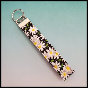 Key Fob, Key Chain Wristlet, Fabric Key Chain, Daisy Key Chain, Flower Key Chain