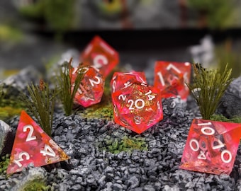 Zestaw kości D&D Sharp Edge – przezroczysty róż