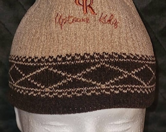 Nuevo gorro unisex con bordado "Uptown Kidz" beige y marrón