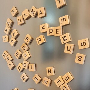 Letras magnéticas de madera x50/x98 (juego completo) - Gran diversión para amigos y familiares / Juegos de nevera - Scrabble / Tablones de anuncios