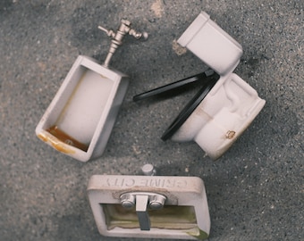 Badkamerset op schaal 1:12 - Handgeschilderde diorama-accessoires / rekwisieten van GRIME CITY voor poppenhuizen / Speelgoedfotografie / Speelgoedverzamelaars