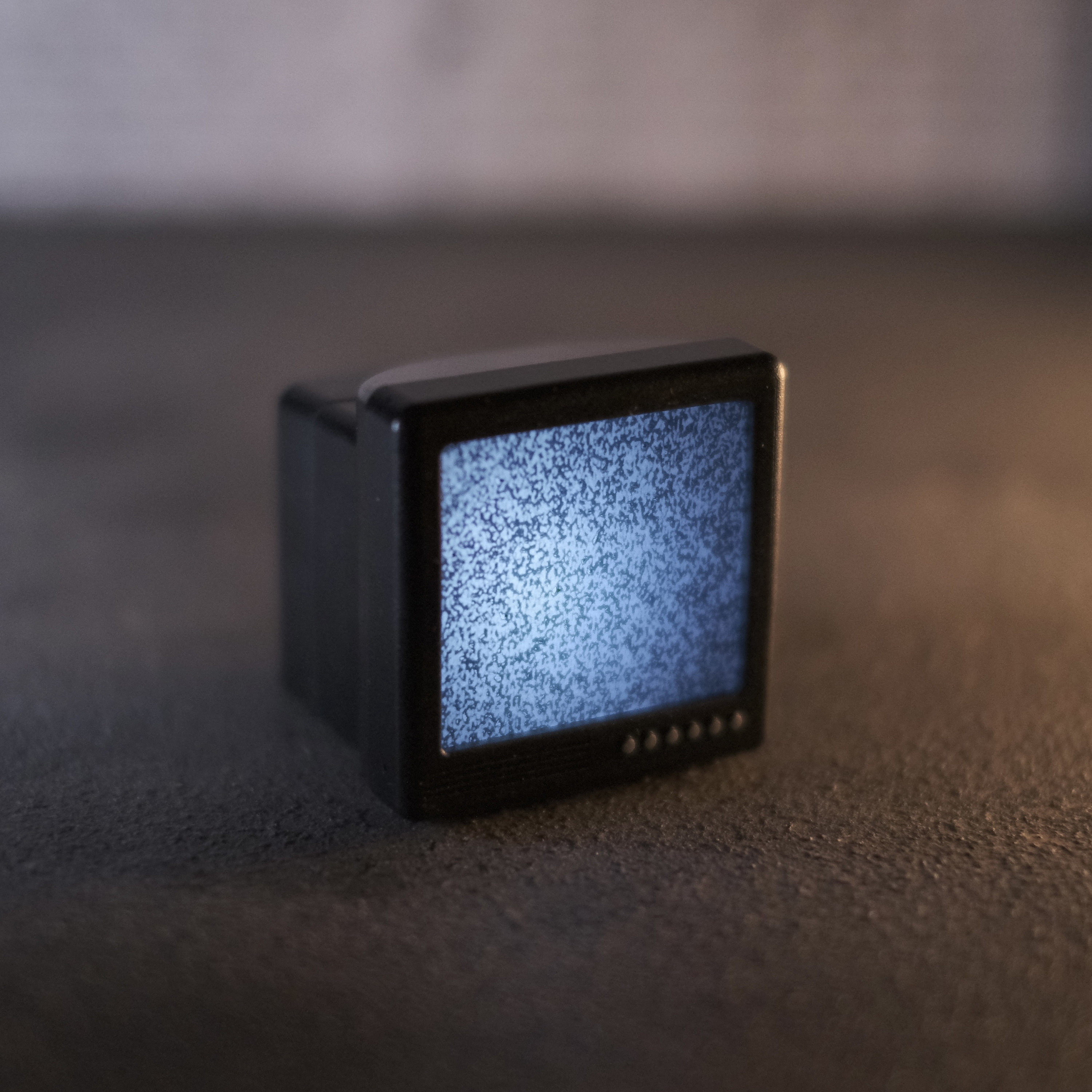 Nowość! Telewizor w skali 1:12 - Miniaturowy telewizor firmy Grime City / Wbudowana dioda LED i przełącznik wł./wył. *Wykonywany na zamówienie*