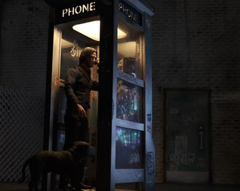 The Booth by Grime City / Réplica de cabina telefónica de 9.5” de altura en escala 1/12 con interruptor de encendido/apagado y base removible (1 lugar disponible)