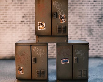 Skrzynka narzędziowa/skrzynka elektryczna w skali 1:12 - ręcznie malowany dodatek do dioramy/rekwizyt firmy GRIME CITY do ekspozycji figurek akcji/fotografii zabawek