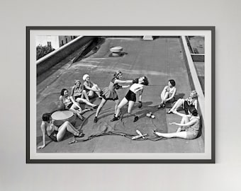 Lámina vintage de chicas boxeadoras: Arte mural en blanco y negro de la vieja aristocracia (Descarga digital)