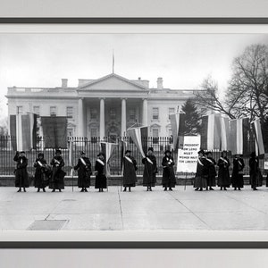 Stampa fotografica sul suffragio femminile, in bianco e nero, arte murale vintage, poster femminista, stampa di donne che protestano, diritto di voto, poster delle suffragette