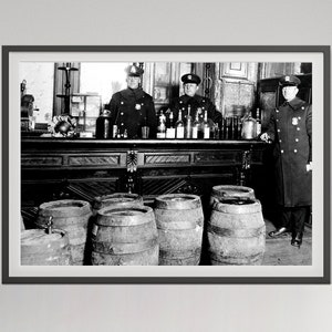 Police Raid During Prohibition Photo, 1920s, Black and White Wall Art, Vintage Bar Print, Alcohol Poster, Speakeasy Decor, Bar Cart Wall Art