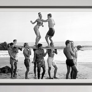 サーファーズビーチパーティープリント、白黒ウォールアート、ビンテージ写真、夏のポスター、ビーチハウスの装飾、印刷可能なアート、デジタルダウンロード