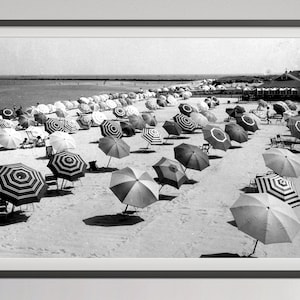 Beach Umbrella in Hawaii Print, Black and White, Vintage Photography, Summer Poster, Printable Wall Art, Beach House Decor, Digital Download