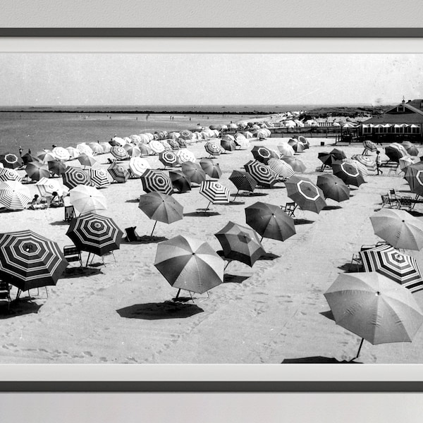 Beach Umbrella in Hawaii Print, Black and White, Vintage Photography, Summer Poster, Printable Wall Art, Beach House Decor, Digital Download