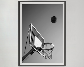 Vintage basketkorgtryck: Svartvit sportaffisch (digital nedladdning)