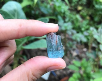 Spéciman de cristal aigue-marine du Vietnam - spécimen aigue-marine de couleur bleu clair