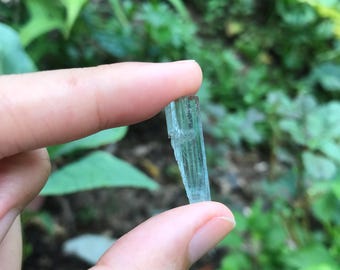 Spéciman de cristal aigue-marine du Vietnam - spécimen aigue-marine de couleur bleu clair